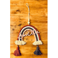 gepersonaliseerde regenboog in macramétouw geboortegeschenk