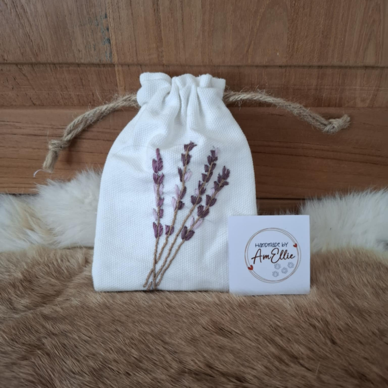 katoenen geurzakje gedecoreerd met borduursel