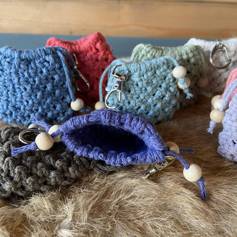 sleutelhangertasjes in macramé, kleur naar keuze