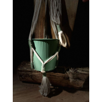 Eigentijdse macramé plantenhangers