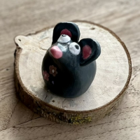 Muis in klei, handgeverfd