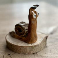 Slak in klei, handgeverfd