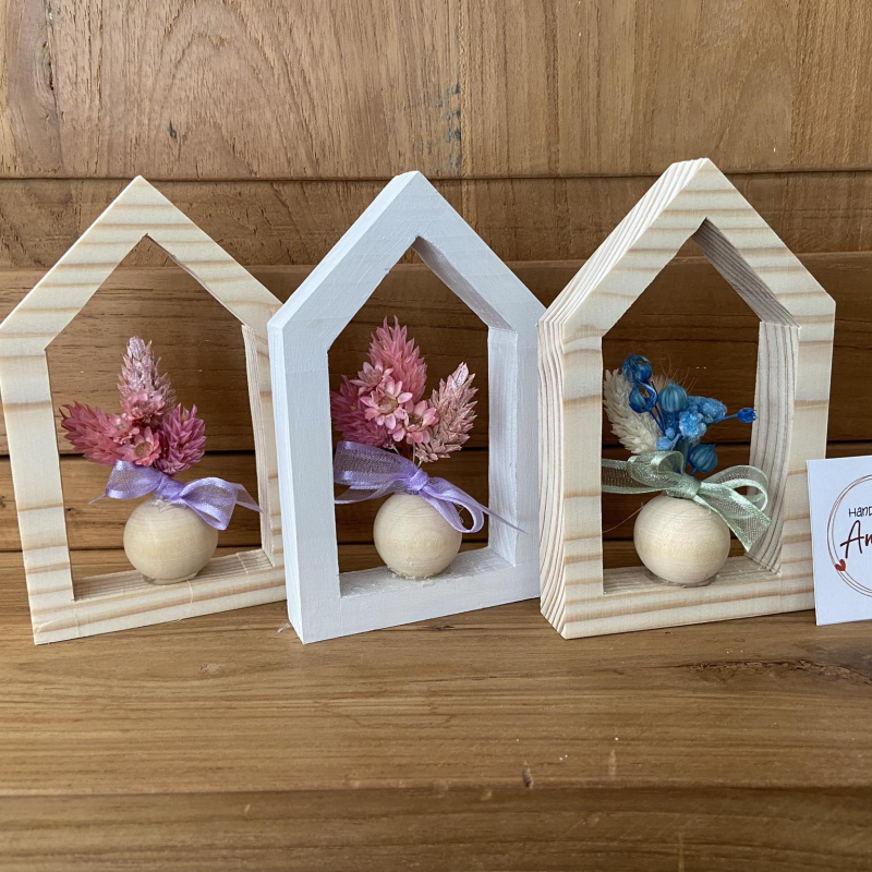 Mini-huisje in hout met droogbloem