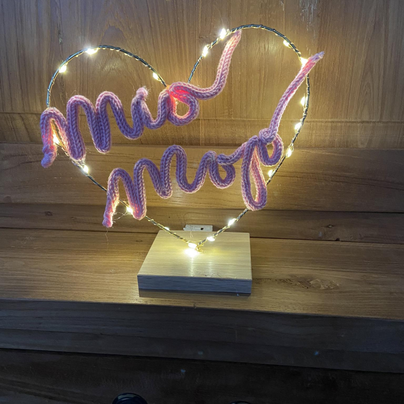 gepersonaliseerde geschenkje, naam in punnikdraad, hart met verlichting