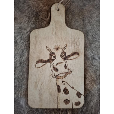 pyrografie koe op houten plankje