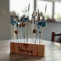 Superjuf pyrografie houten plankje met  droogbloemen