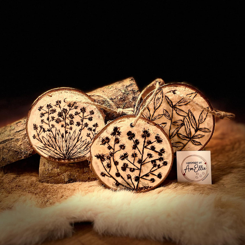 houtschijf met houtbranddecoratie