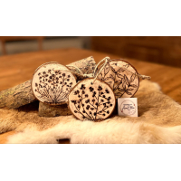 houtschijf met houtbranddecoratie