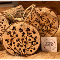 houtschijf met houtbranddecoratie