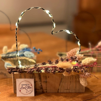 hartje in metaaldraad met droogbloemen (tinten te kiezen) op steigerhouten plankje