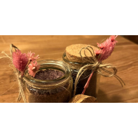 glazen potje gevuld met badkristallen (lavendelaroma) 